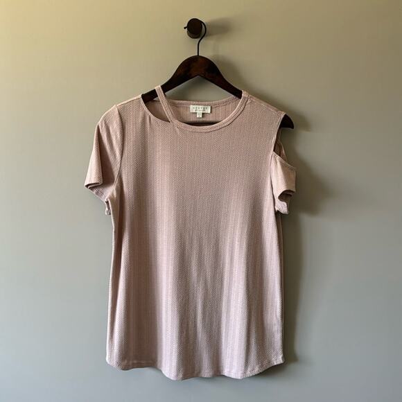 STAUS BY CHENAULT EDGY CUT OUT COLD SHOULDER RIBBED SHIRT SLEEVE TEE SIZE MEDIUM - Picture 1 of 8